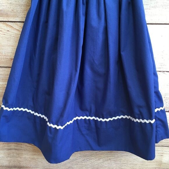 SMOCKED A LOT SMOCKED DRESS‎ WITH EMBROIDERED NATIVITY SCENE - Picture 6 of 7